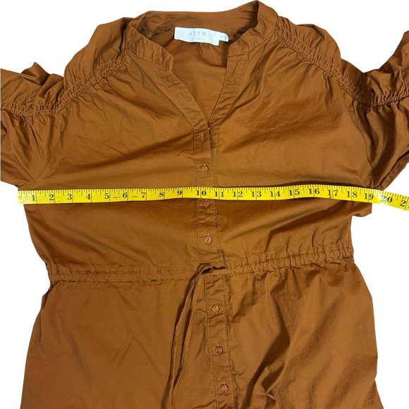 Astr The Label Ruched Flounce Shirtdress Long Sleeve Buttoned brown Small.  E32 - Picture 5 of 17